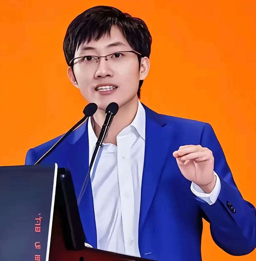 梁文锋 DeepSeek创始人